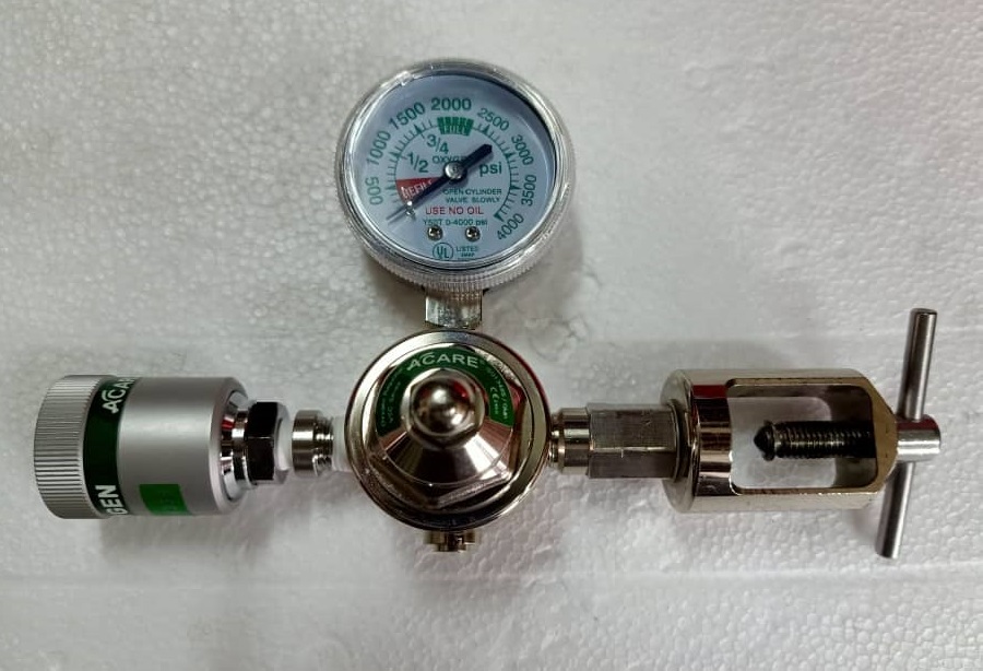 OXYGEN REGULATOR PIN TYPE WITH SCHRADER VALVE